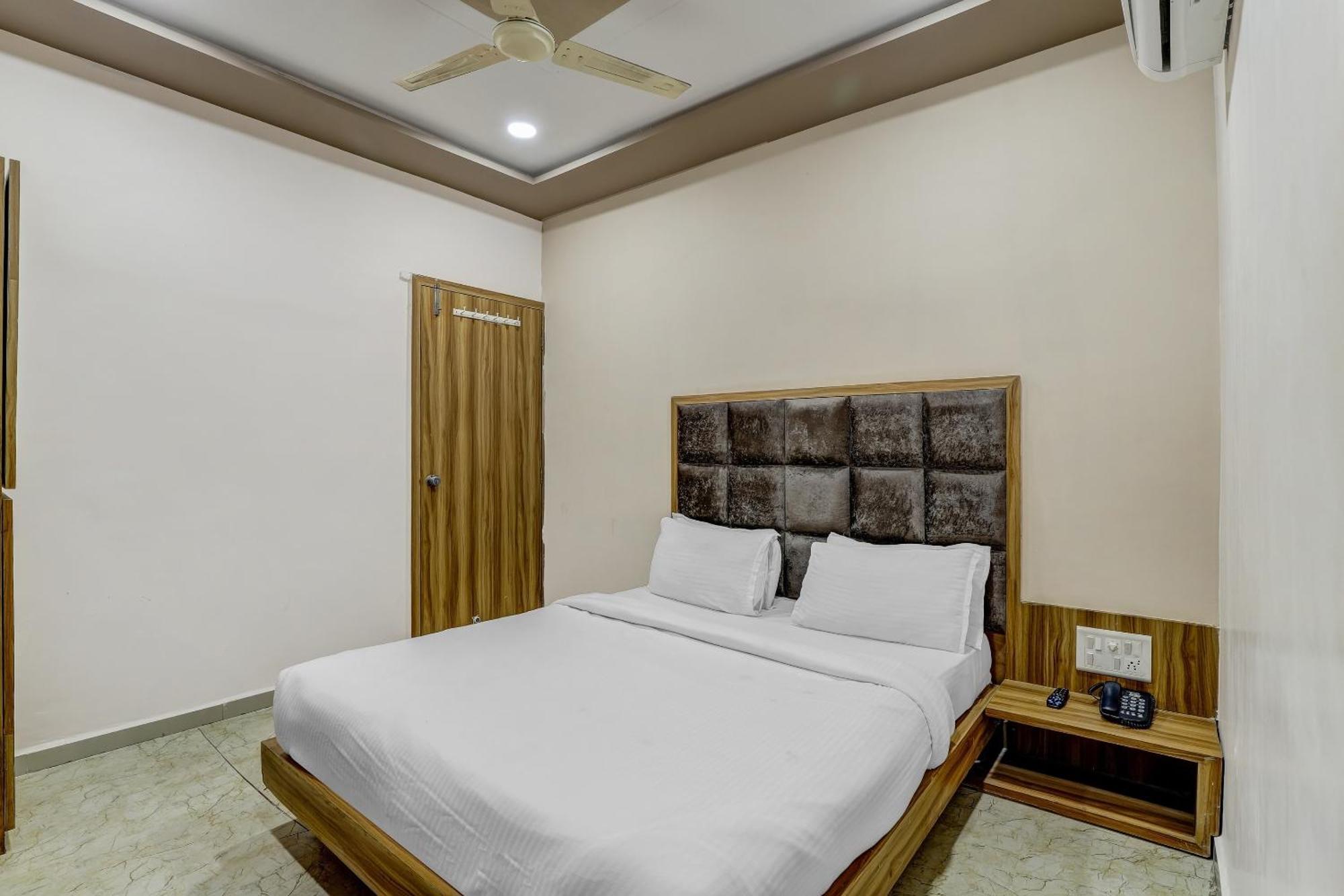 Hotel Capital O Maple View à Naroda Extérieur photo