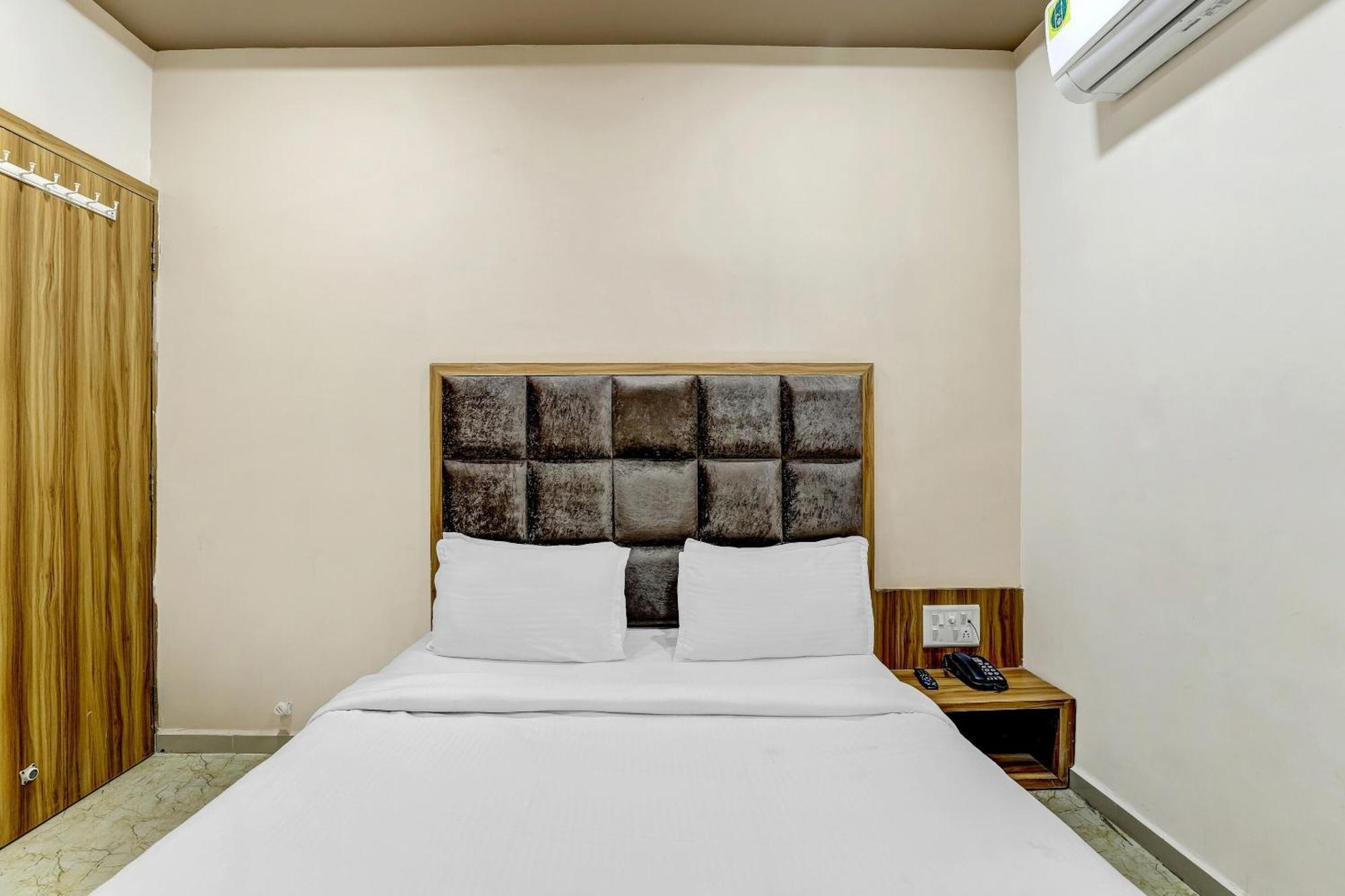 Hotel Capital O Maple View à Naroda Extérieur photo