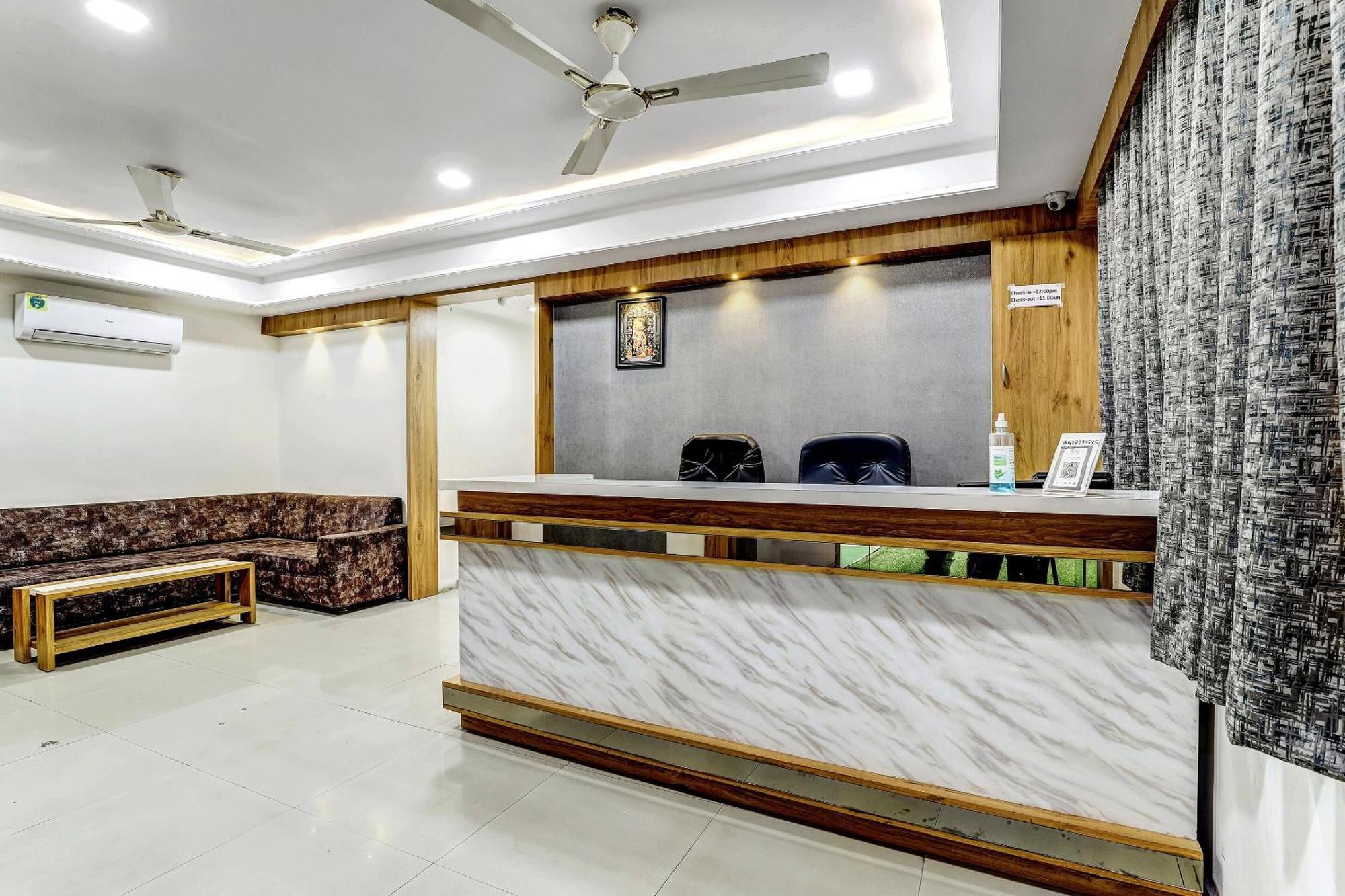 Hotel Capital O Maple View à Naroda Extérieur photo