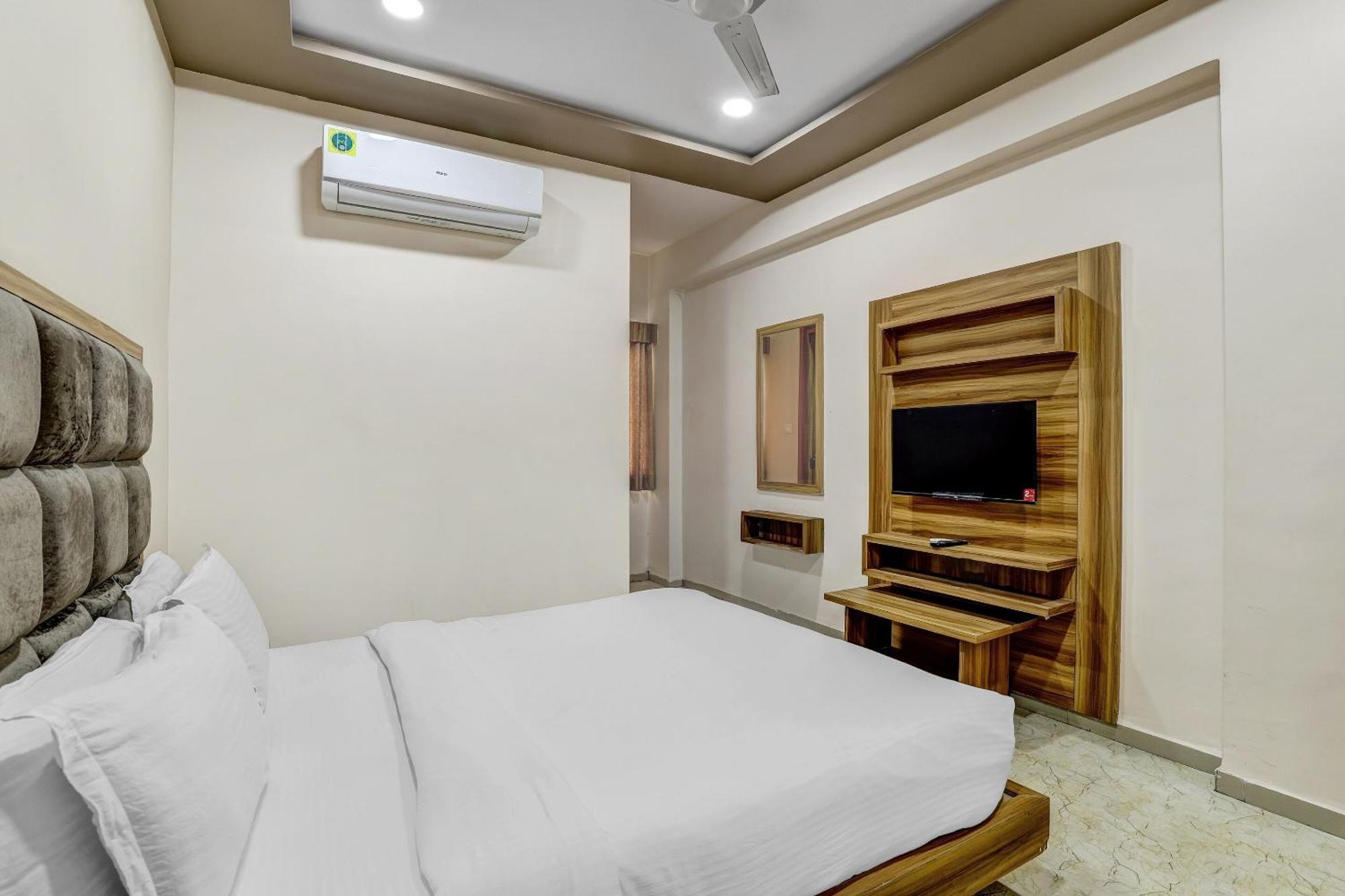 Hotel Capital O Maple View à Naroda Extérieur photo