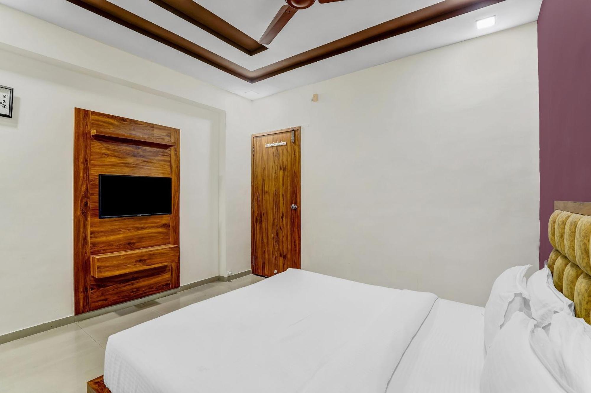 Hotel Capital O Maple View à Naroda Extérieur photo