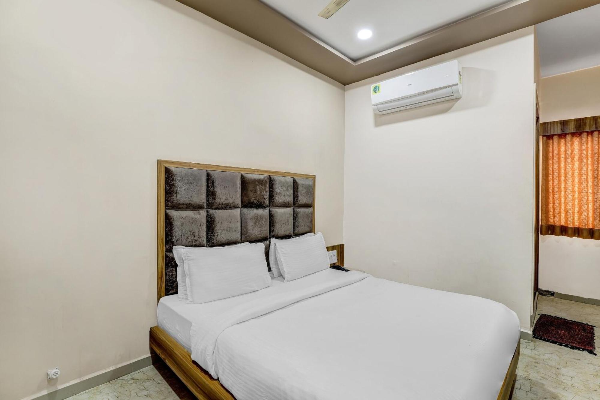 Hotel Capital O Maple View à Naroda Extérieur photo