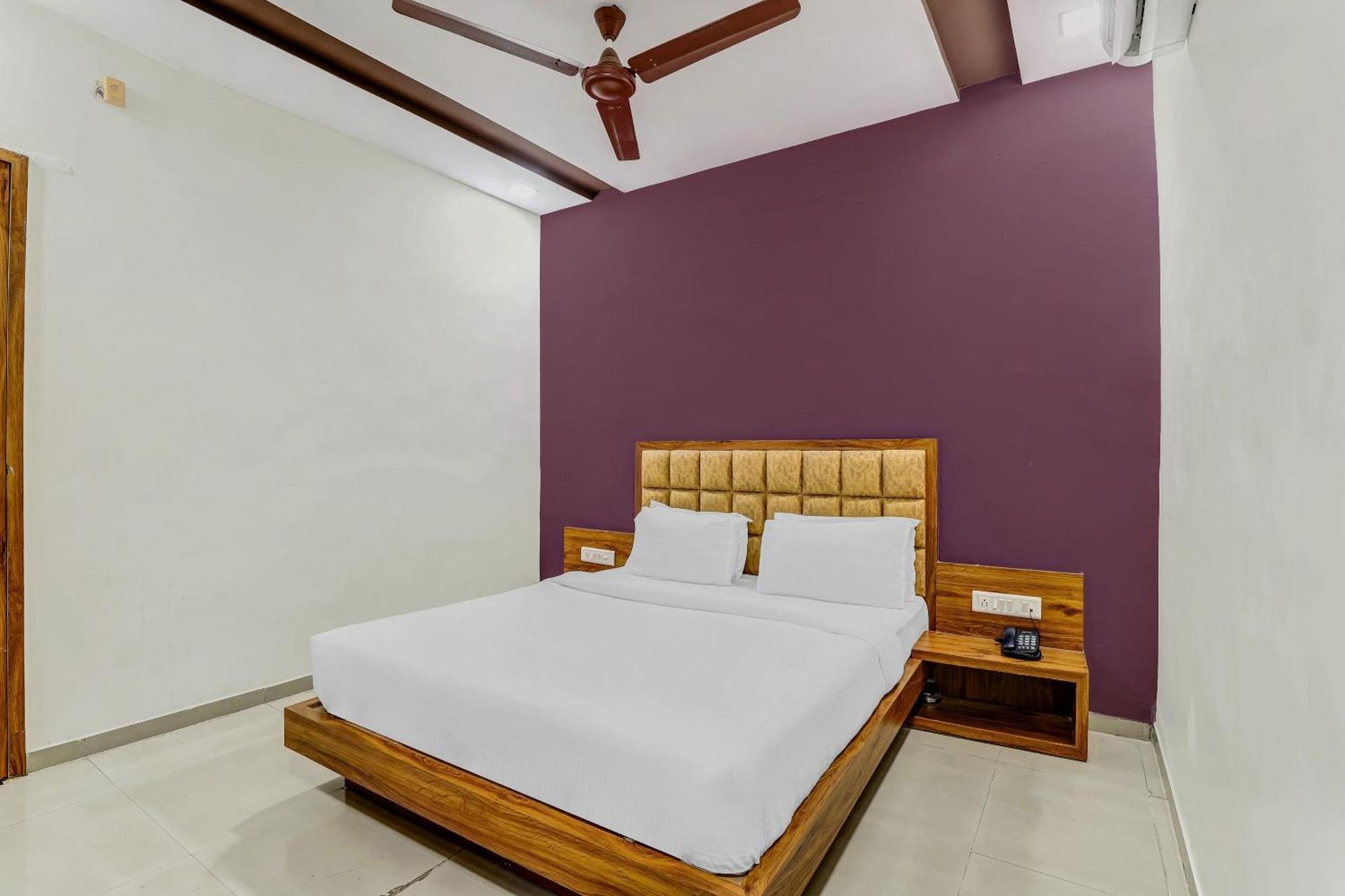 Hotel Capital O Maple View à Naroda Extérieur photo